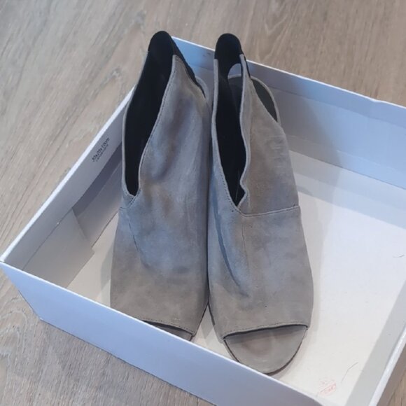 Via Spiga Gray Open-Toe Mules - Picture 8 of 10